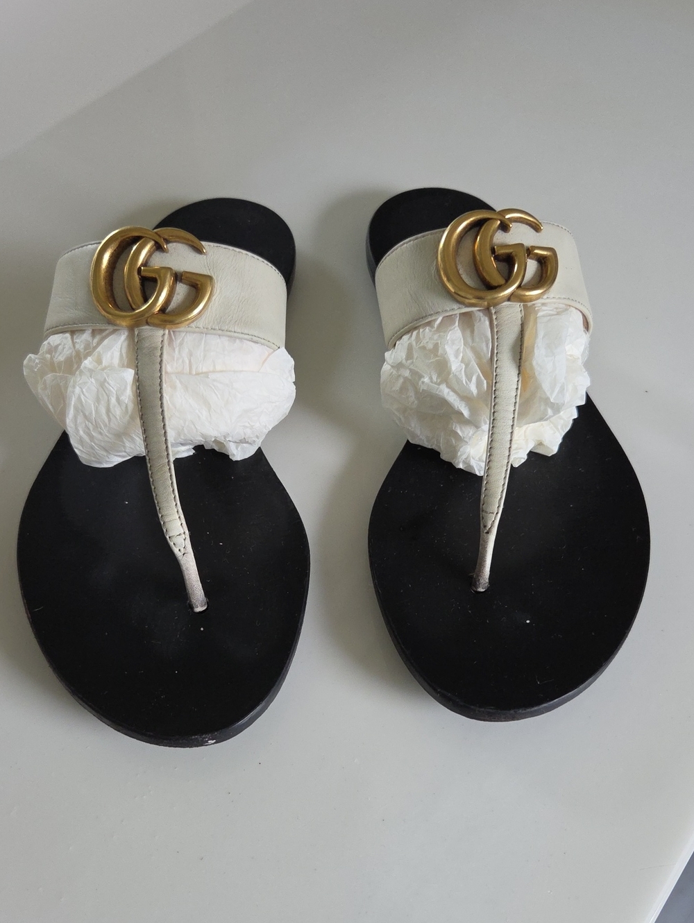 Gucci White Leather Thong Sandals with Gold GG